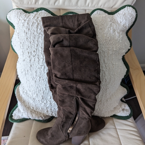 Size 6.5 over the knee boots - Picture 2 of 4